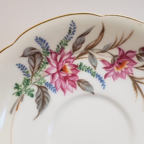 Beautiful Vintage Pink Flower Leaf & Wheat Grass Hand Painted Cup & Saucer - Picture 6 of 13